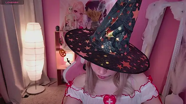 Beatrica Klein online show from October 28, 3:58 pm