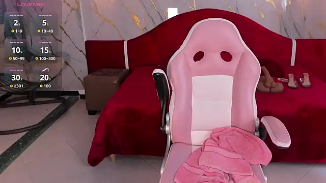 Snapshot of katia_bigboobs1 chatting on February 4, 6:47 pm katia bigboobs1 online show from February 4, 6:47 pm