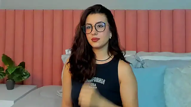 Snapshot of EmaSaenz chatting on April 4, 9:12 pm EmaSaenz online show from April 4, 9:12 pm