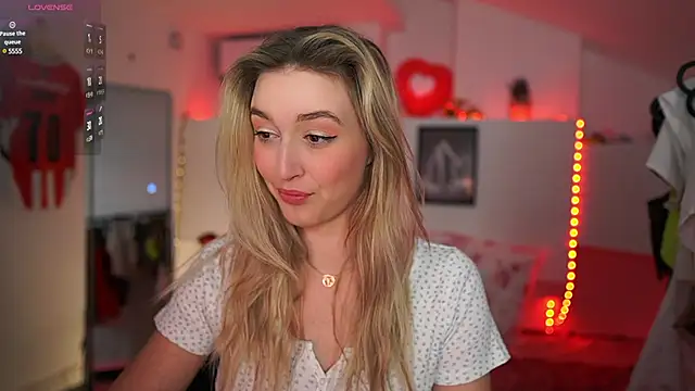 Alexis   Texas online show from March 8, 2:30 pm