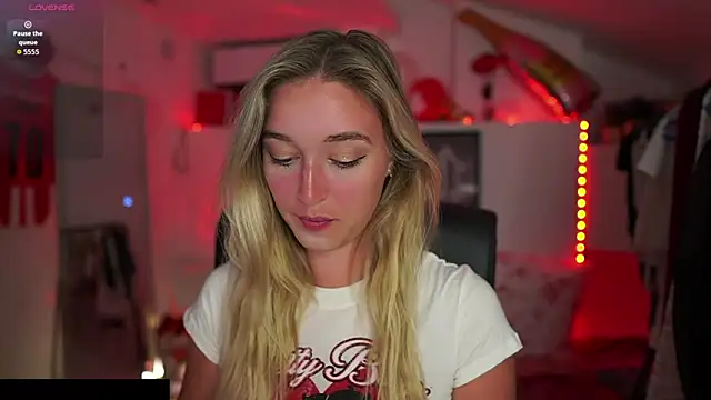 Alexis   Texas online show from September 21, 6:20 pm