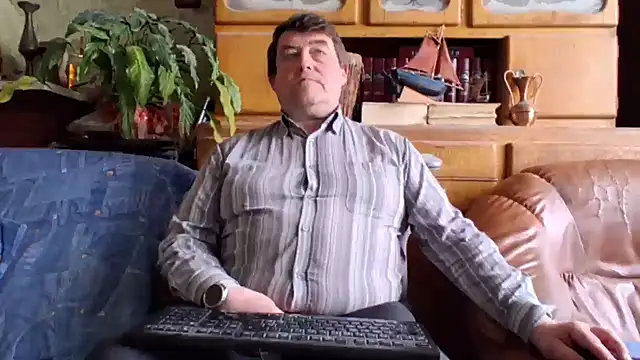 Snapshot of sympatrique chatting on February 17, 11:50 am sympatrique online show from February 17, 11:50 am