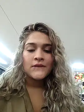 Snapshot of Sara_smiiith211 chatting on December 11, 1:26 am Sara smiiith211 online show from December 11, 1:26 am