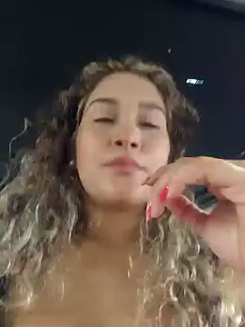 Snapshot of Sara_smiiith211 chatting on December 17, 2:44 pm Sara smiiith211 online show from December 17, 2:44 pm