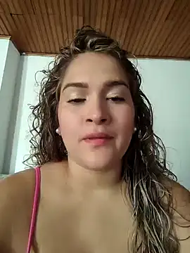 Snapshot of Sara_smiiith211 chatting on December 18, 9:51 pm Sara smiiith211 online show from December 18, 9:51 pm