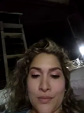 Snapshot of Sara_smiiith211 chatting on December 22, 5:01 am Sara smiiith211 online show from December 22, 5:01 am