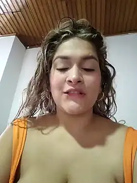 Snapshot of Sara_smiiith211 chatting on December 22, 2:06 pm Sara smiiith211 online show from December 22, 2:06 pm
