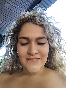 Snapshot of Sara_smiiith211 chatting on December 29, 10:25 pm Sara smiiith211 online show from December 29, 10:25 pm