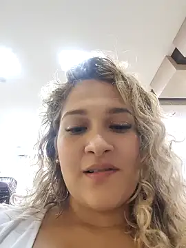 Snapshot of Sara_smiiith211 chatting on January 8, 10:48 pm Sara smiiith211 online show from January 8, 10:48 pm