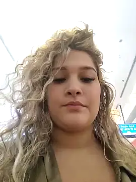Snapshot of Sara_smiiith211 chatting on January 17, 11:40 pm Sara smiiith211 online show from January 17, 11:40 pm