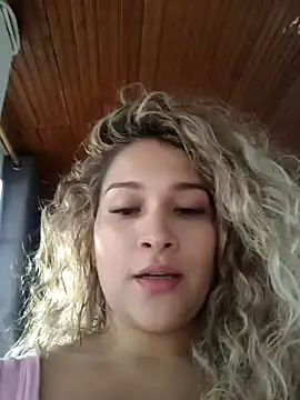 Snapshot of Sara_smiiith211 chatting on January 24, 10:51 pm Sara smiiith211 online show from January 24, 10:51 pm