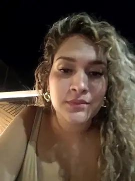 Snapshot of Sara_smiiith211 chatting on February 9, 3:00 am Sara smiiith211 online show from February 9, 3:00 am