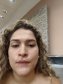 Snapshot of Sara_smiiith211 chatting on February 16, 6:54 pm Sara smiiith211 online show from February 16, 6:54 pm