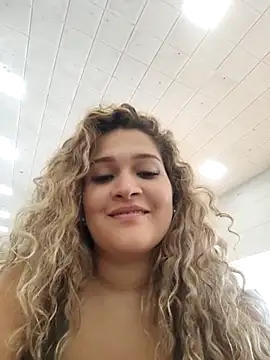 Snapshot of Sara_smiiith211 chatting on February 27, 9:25 pm Sara smiiith211 online show from February 27, 9:25 pm