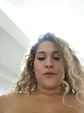 Snapshot of Sara_smiiith211 chatting on March 2, 4:07 am Sara smiiith211 online show from March 2, 4:07 am
