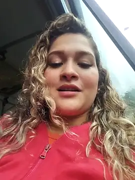 Snapshot of Sara_smiiith211 chatting on March 6, 9:53 pm Sara smiiith211 online show from March 6, 9:53 pm