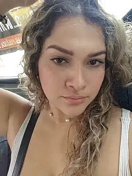 Snapshot of Sara_smiiith211 chatting on April 20, 5:48 pm Sara smiiith211 online show from April 20, 5:48 pm
