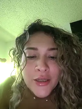 Snapshot of Sara_smiiith211 chatting on April 21, 1:42 am Sara smiiith211 online show from April 21, 1:42 am