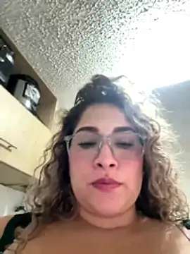 Snapshot of Sara_smiiith211 chatting on April 23, 3:14 pm Sara smiiith211 online show from April 23, 3:14 pm