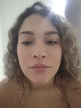 Snapshot of Sara_smiiith211 chatting on April 24, 3:03 pm Sara smiiith211 online show from April 24, 3:03 pm