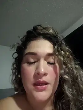 Snapshot of Sara_smiiith211 chatting on May 2, 12:37 am Sara smiiith211 online show from May 2, 12:37 am