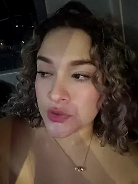 Snapshot of Sara_smiiith211 chatting on May 2, 11:54 pm Sara smiiith211 online show from May 2, 11:54 pm