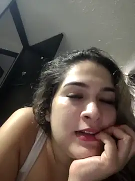 Snapshot of Sara_smiiith211 chatting on May 8, 10:26 pm Sara smiiith211 online show from May 8, 10:26 pm