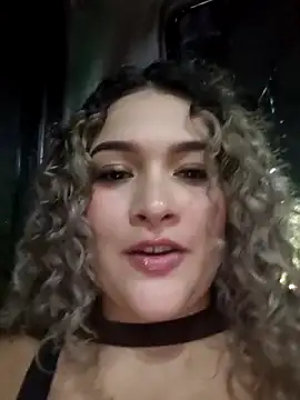 Snapshot of Sara_smiiith211 chatting on May 9, 11:43 pm Sara smiiith211 online show from May 9, 11:43 pm