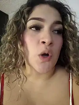 Snapshot of Sara_smiiith211 chatting on May 10, 7:30 pm Sara smiiith211 online show from May 10, 7:30 pm