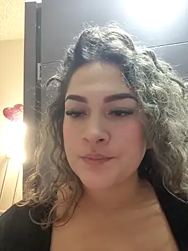 Snapshot of Sara_smiiith211 chatting on May 15, 4:25 pm Sara smiiith211 online show from May 15, 4:25 pm