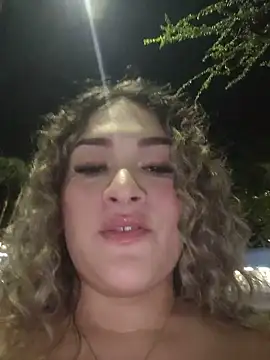 Snapshot of Sara_smiiith211 chatting on May 16, 11:57 pm Sara smiiith211 online show from May 16, 11:57 pm