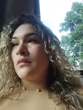Snapshot of Sara_smiiith211 chatting on June 13, 9:13 pm Sara smiiith211 online show from June 13, 9:13 pm