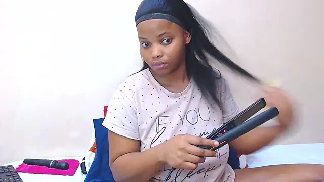 Snapshot of Xoli_11 chatting on October 9, 1:25 am Xoli 11 online show from October 9, 1:25 am