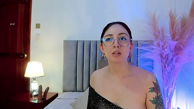 Emilywatsonn online show from January 31, 11:46 am