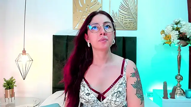 Emilywatsonn online show from February 5, 11:44 am