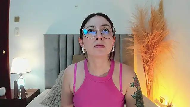 Emilywatsonn online show from February 19, 11:38 am