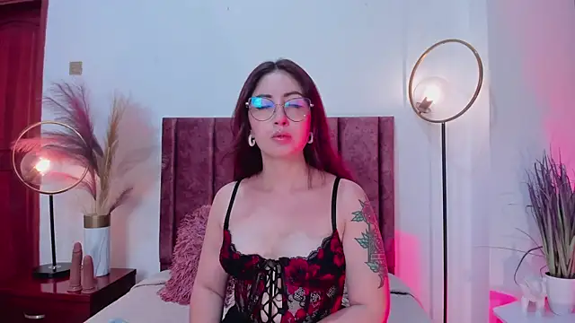 Emilywatsonn online show from February 21, 11:44 am