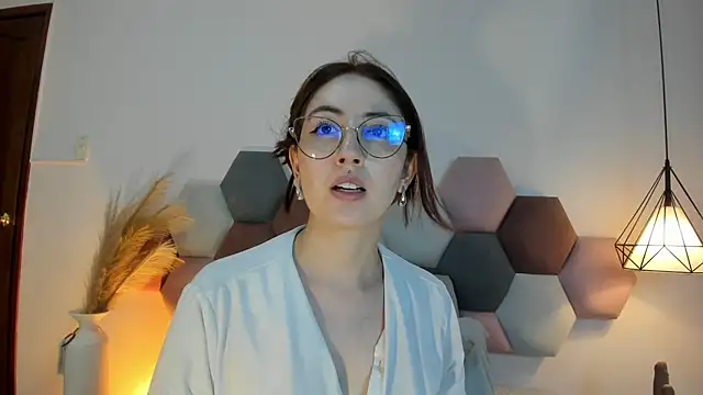 Emilywatsonn online show from October 25, 10:48 pm