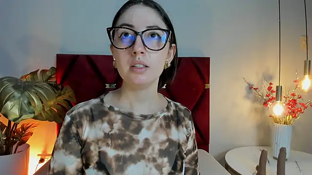 Emilywatsonn online show from May 9, 12:38 am