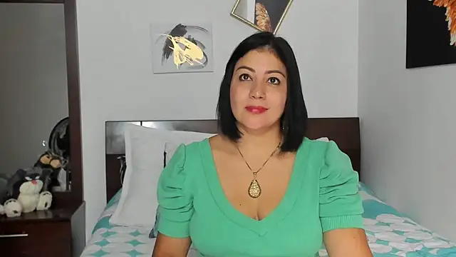 Snapshot of EmilyPeytonn chatting on January 29, 2:42 pm EmilyPeytonn online show from January 29, 2:42 pm