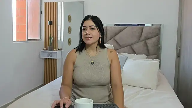 EmilyPeytonn online show from December 20, 1:29 pm