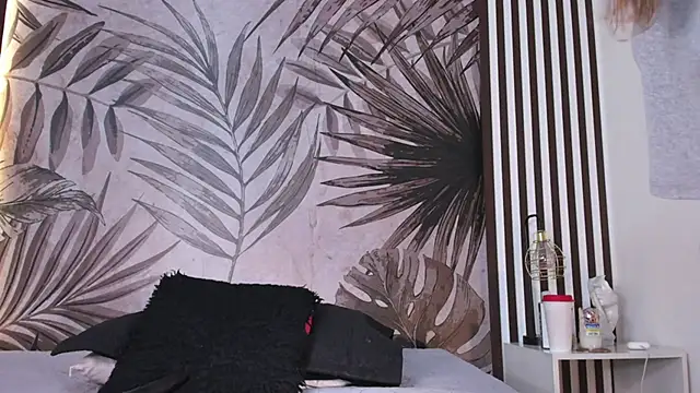 Samaantha-White online show from February 22, 11:57 am