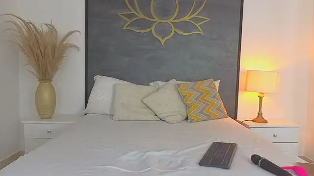 PamelaParrish online show from January 16, 12:31 pm