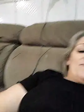 Snapshot of marcialoira chatting on November 5, 11:05 pm marcialoira online show from November 5, 11:05 pm