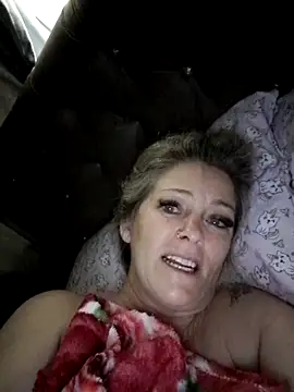 Snapshot of marcialoira chatting on November 17, 12:11 pm marcialoira online show from November 17, 12:11 pm