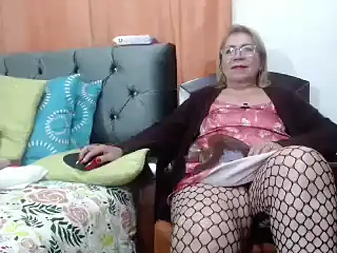 VivianamMilf online show from December 15, 9:20 pm
