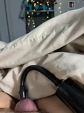 Snapshot of sylviahhh chatting on March 23, 2:04 am sylviahhh online show from March 23, 2:04 am