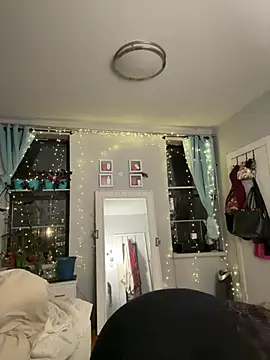 Snapshot of sylviahhh chatting on March 24, 2:38 am sylviahhh online show from March 24, 2:38 am