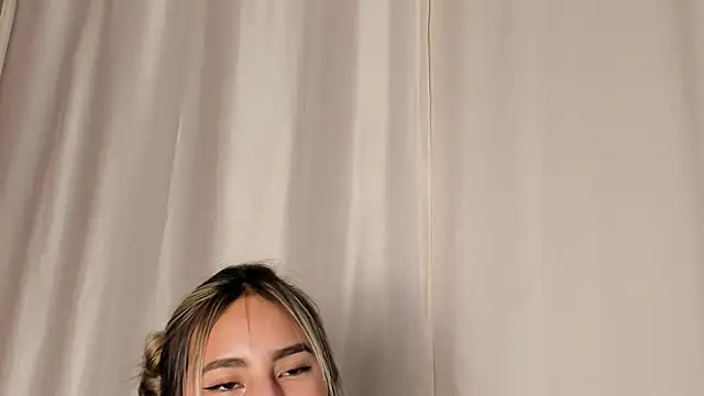 Snapshot of _Emma_Valka chatting on December 24, 1:27 am  Emma Valka online show from December 24, 1:27 am