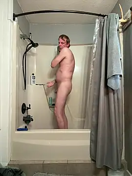 Snapshot of ianvaghn2252 chatting on April 4, 10:29 pm ianvaghn2252 online show from April 4, 10:29 pm